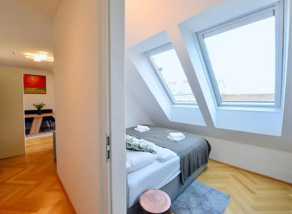 Apartment Modern Attic Flat With 2 Bedrooms Vienna Austria
