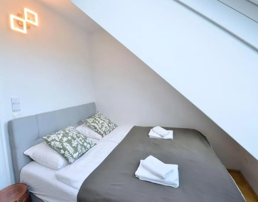 Modern Attic Flat With 2 Bedrooms Vienna