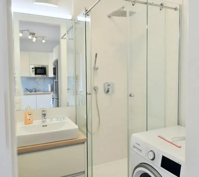 Modern Attic Flat With 2 Bedrooms Vienna Austria