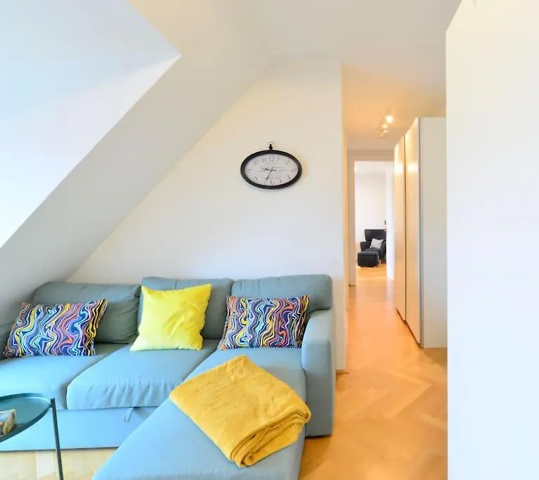 Modern Attic Flat With 2 Bedrooms Vienna Austria