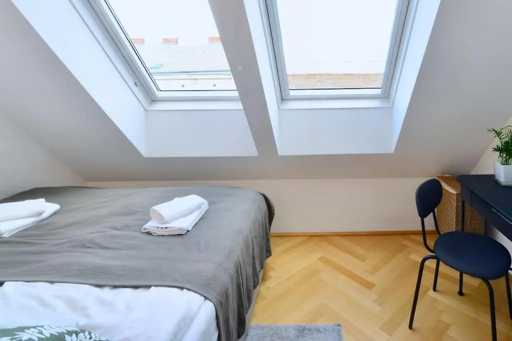 Modern Attic Flat With 2 Bedrooms Vienna Apartment
