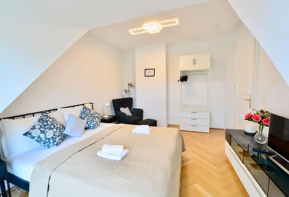 Modern Attic Flat With 2 Bedrooms location
